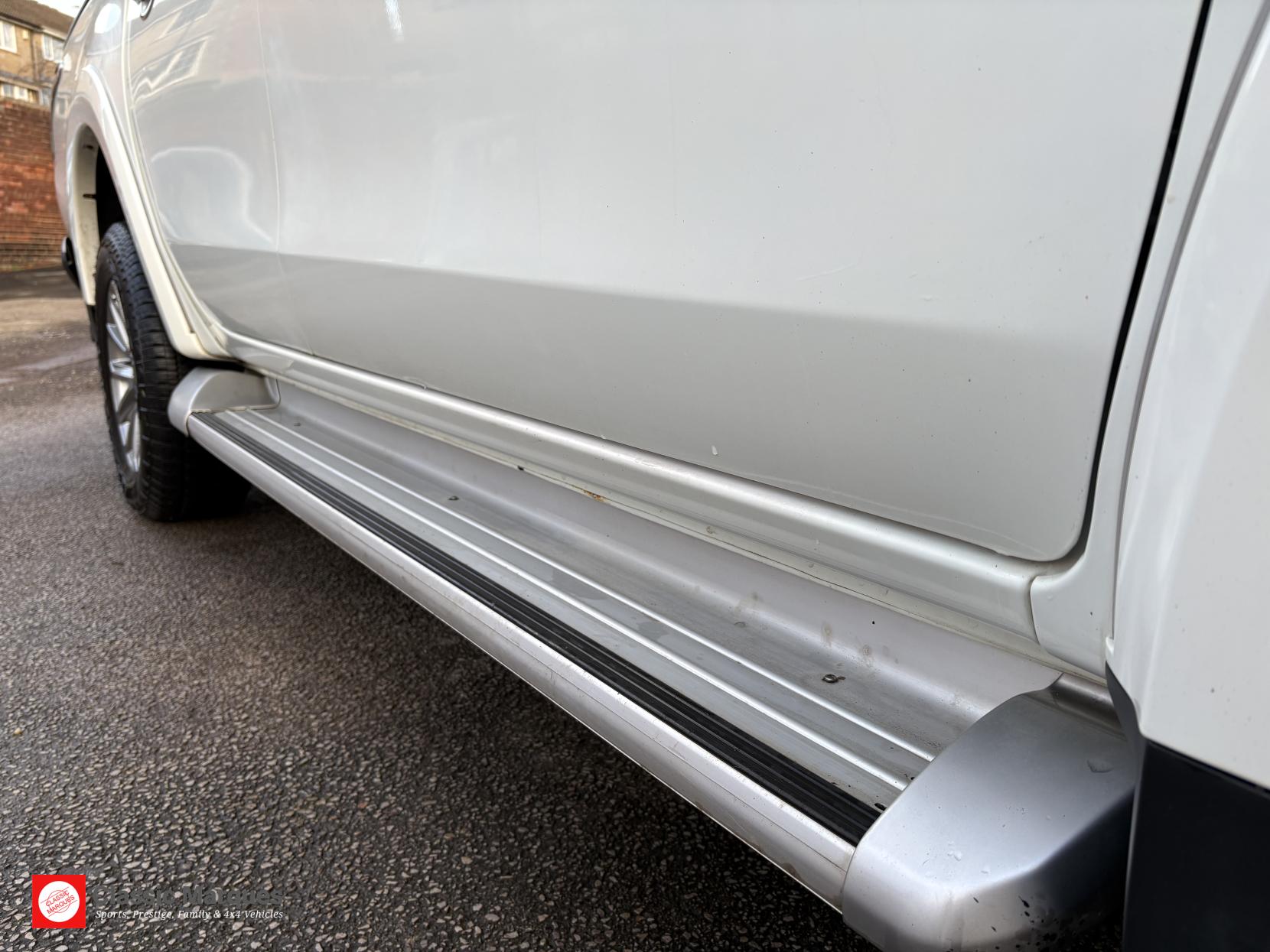 Mitsubishi L200 2.4 DI-D DC Barbarian Pickup Double Cab 4dr Diesel Manual 4WD Euro 6 (178 ps)