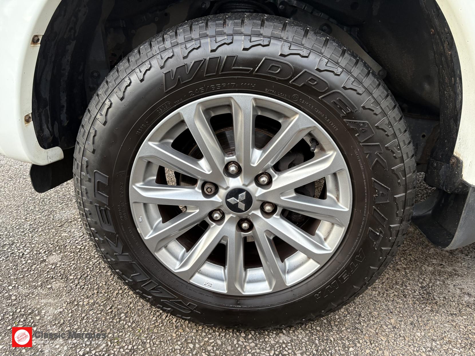 Mitsubishi L200 2.4 DI-D DC Barbarian Pickup Double Cab 4dr Diesel Manual 4WD Euro 6 (178 ps)