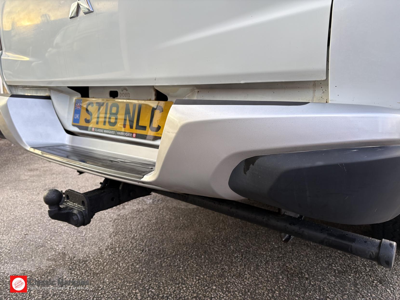 Mitsubishi L200 2.4 DI-D DC Barbarian Pickup Double Cab 4dr Diesel Manual 4WD Euro 6 (178 ps)