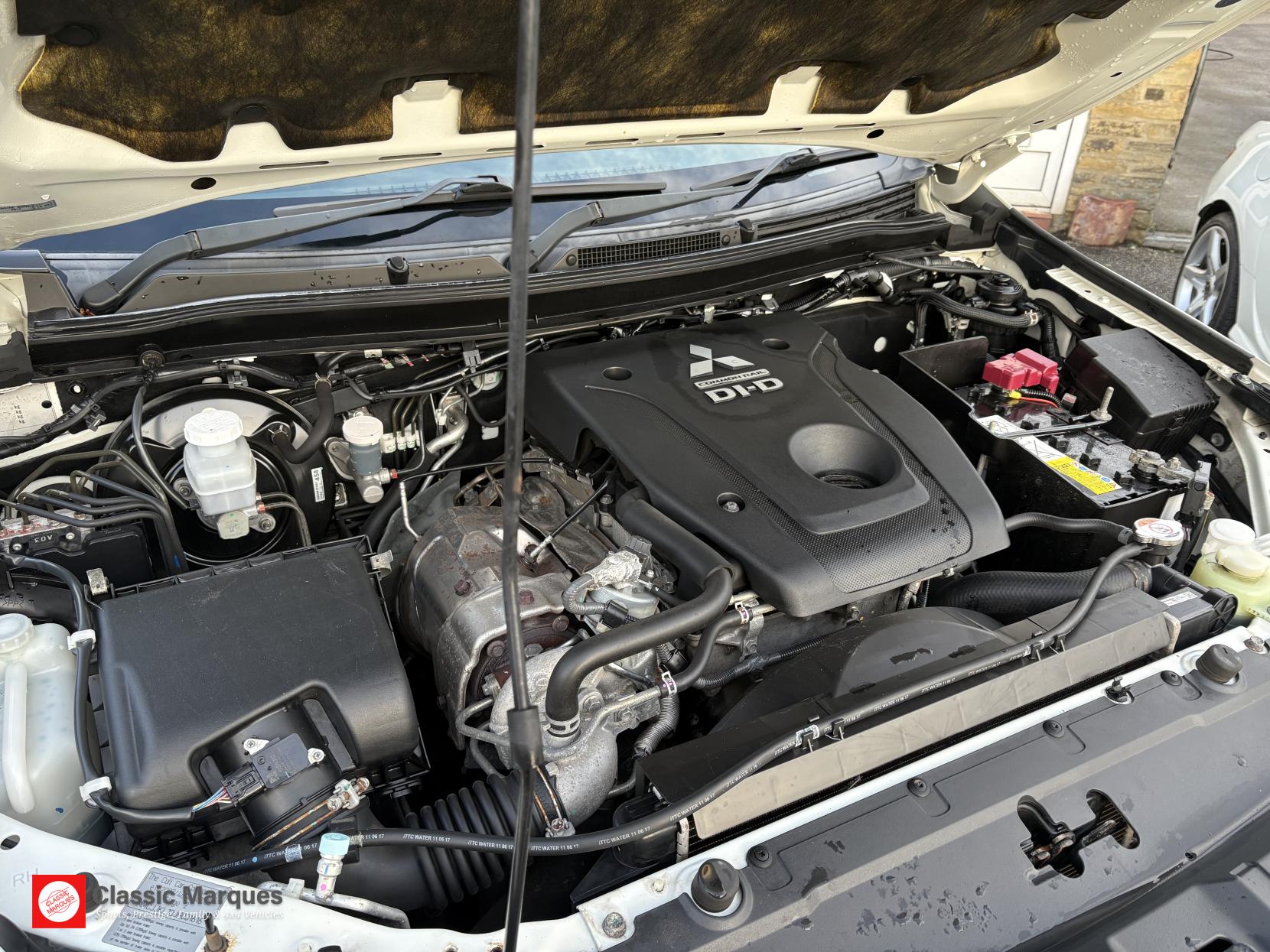 Mitsubishi L200 2.4 DI-D DC Barbarian Pickup Double Cab 4dr Diesel Manual 4WD Euro 6 (178 ps)