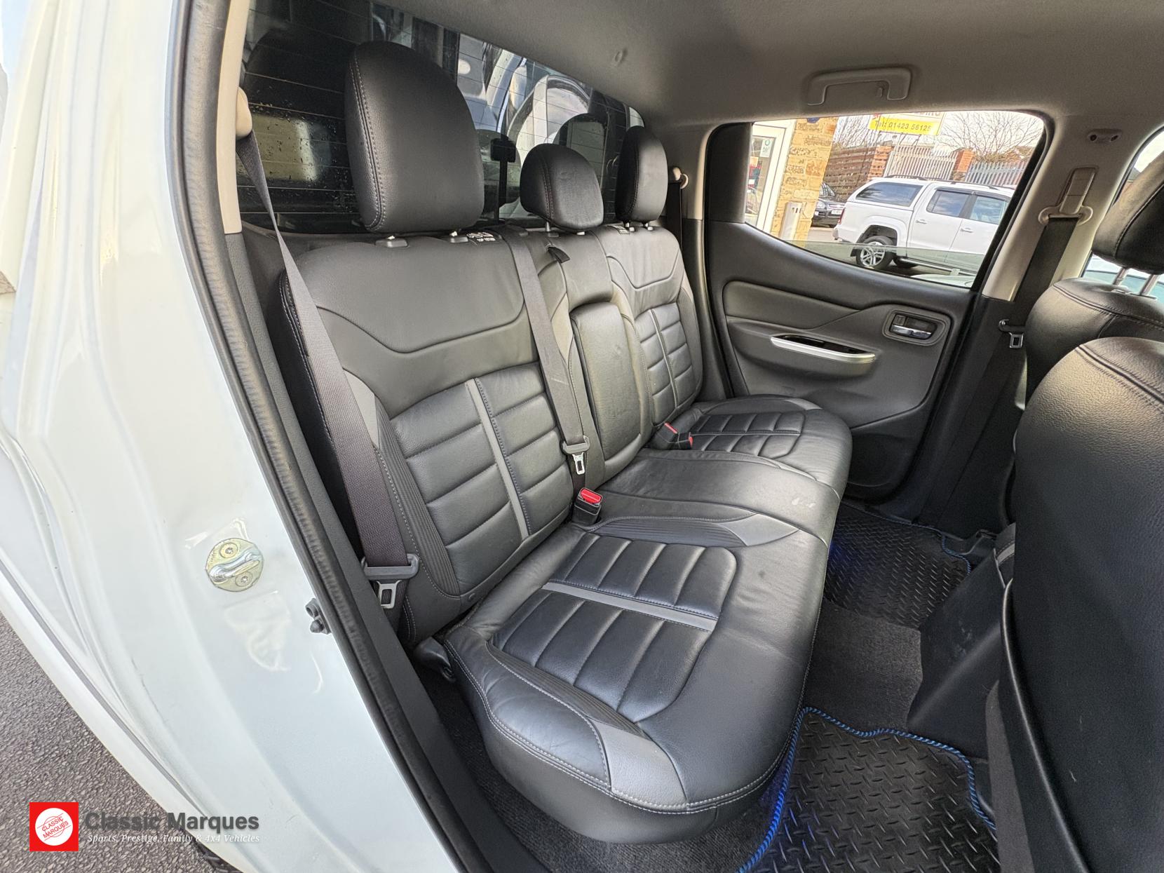 Mitsubishi L200 2.4 DI-D DC Barbarian Pickup Double Cab 4dr Diesel Manual 4WD Euro 6 (178 ps)