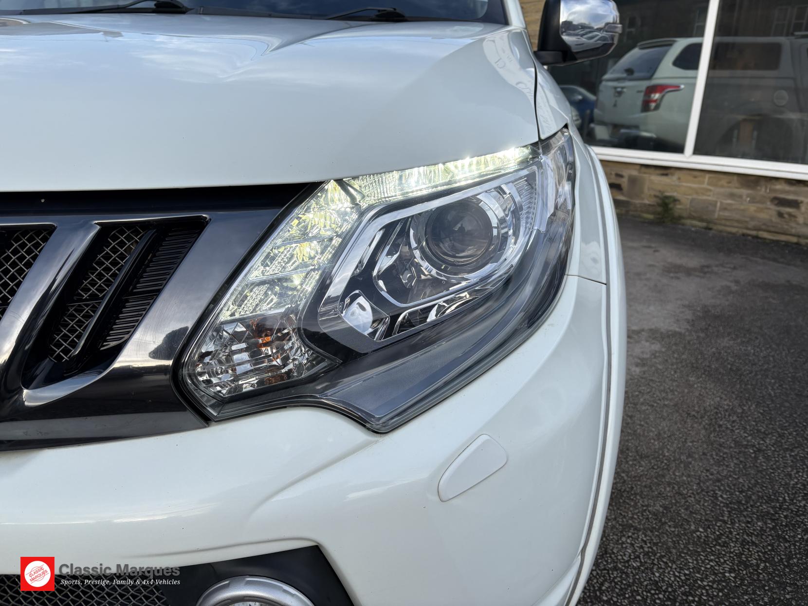 Mitsubishi L200 2.4 DI-D DC Barbarian Pickup Double Cab 4dr Diesel Manual 4WD Euro 6 (178 ps)