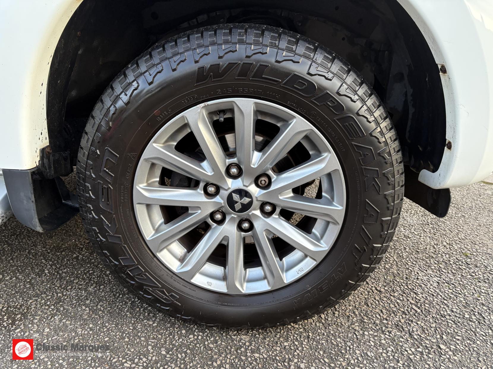 Mitsubishi L200 2.4 DI-D DC Barbarian Pickup Double Cab 4dr Diesel Manual 4WD Euro 6 (178 ps)