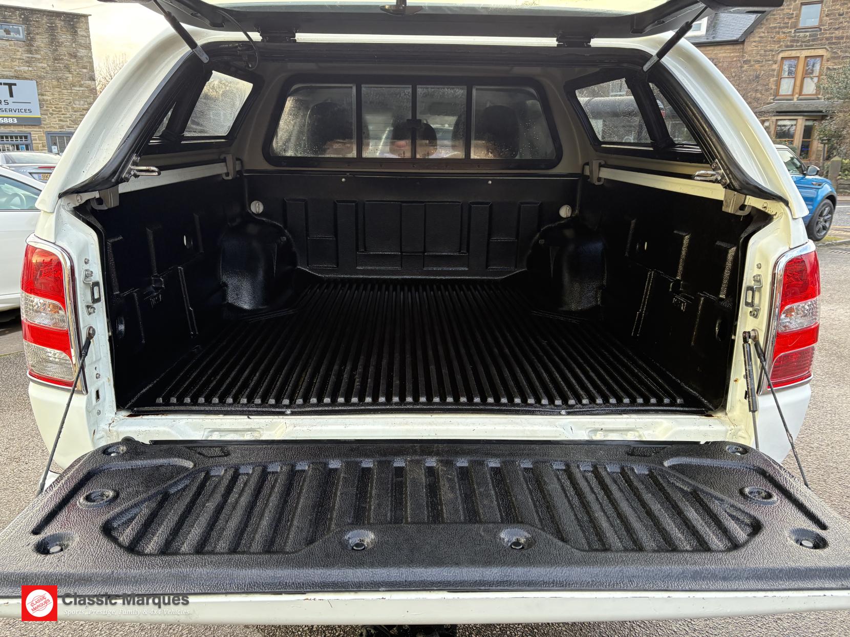 Mitsubishi L200 2.4 DI-D DC Barbarian Pickup Double Cab 4dr Diesel Manual 4WD Euro 6 (178 ps)