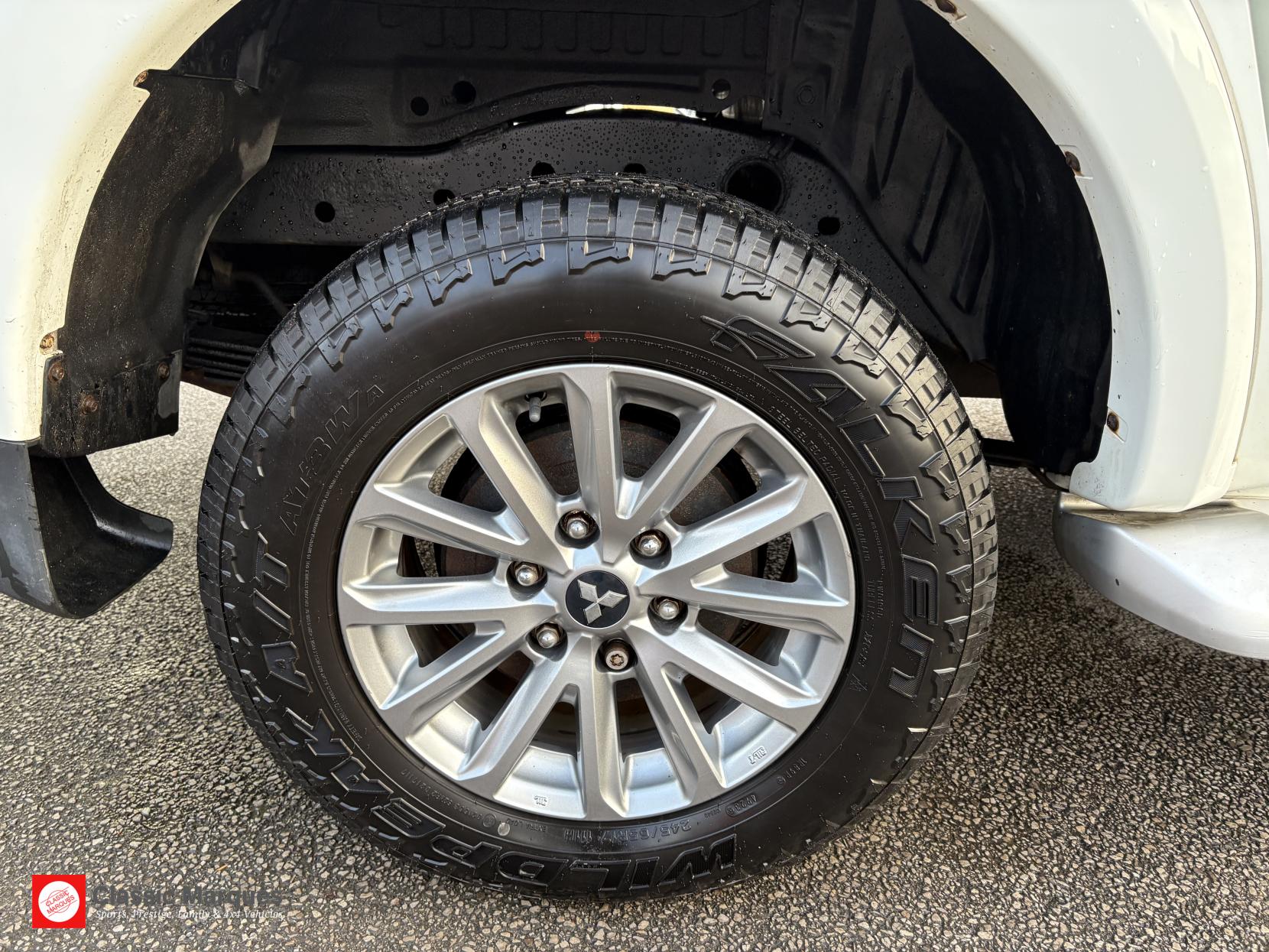 Mitsubishi L200 2.4 DI-D DC Barbarian Pickup Double Cab 4dr Diesel Manual 4WD Euro 6 (178 ps)