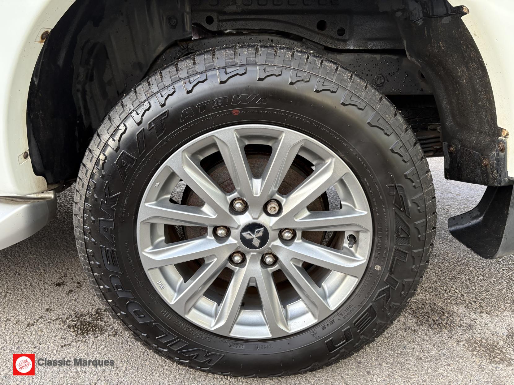 Mitsubishi L200 2.4 DI-D DC Barbarian Pickup Double Cab 4dr Diesel Manual 4WD Euro 6 (178 ps)