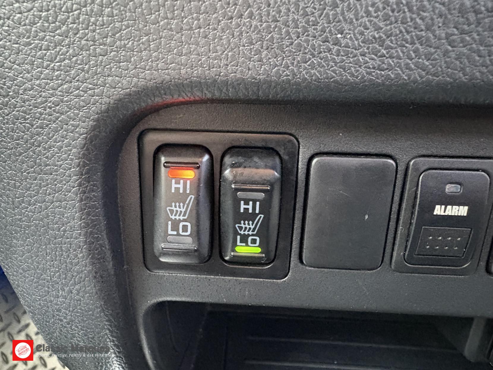 Mitsubishi L200 2.4 DI-D DC Barbarian Pickup Double Cab 4dr Diesel Manual 4WD Euro 6 (178 ps)