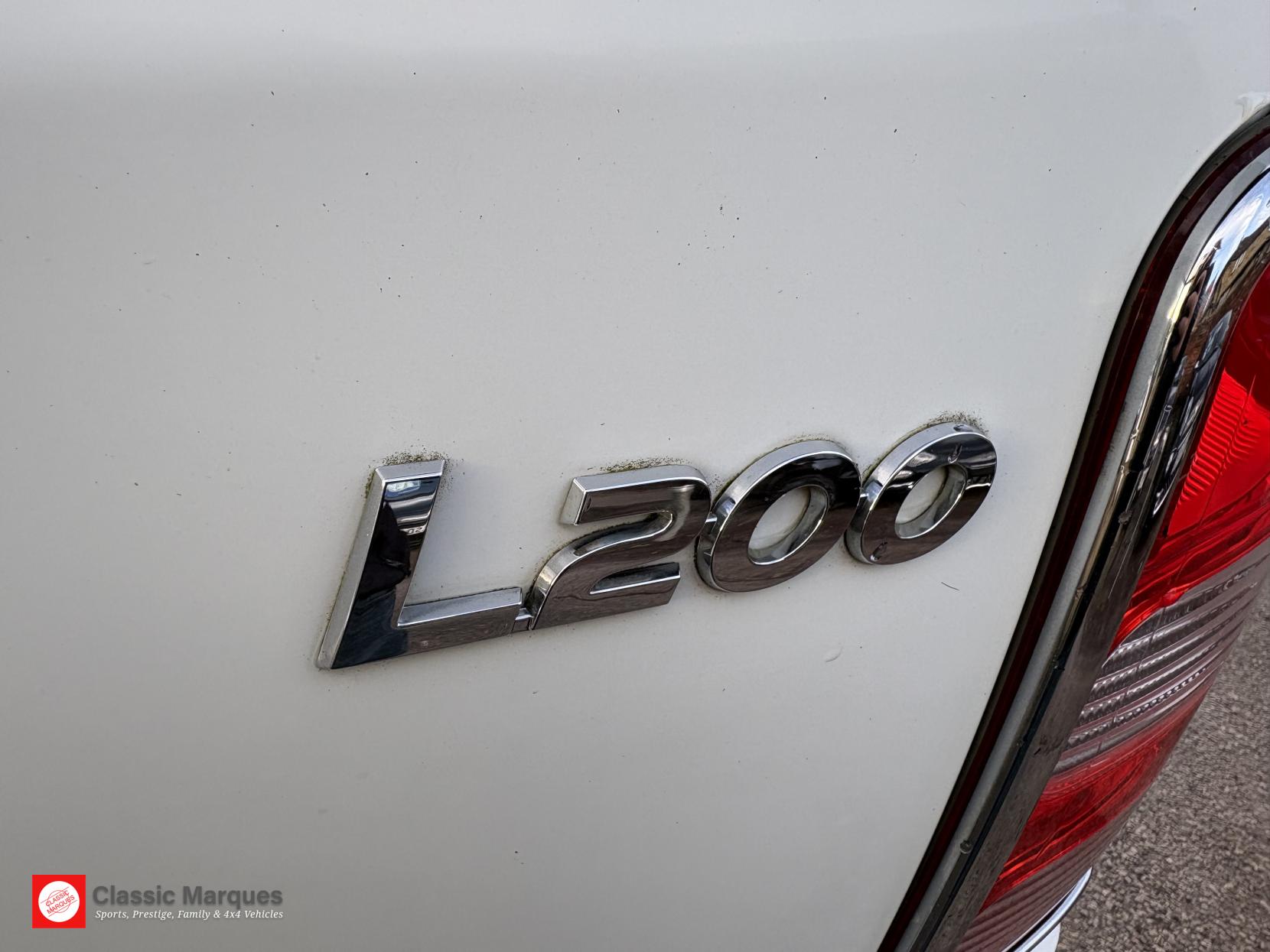 Mitsubishi L200 2.4 DI-D DC Barbarian Pickup Double Cab 4dr Diesel Manual 4WD Euro 6 (178 ps)