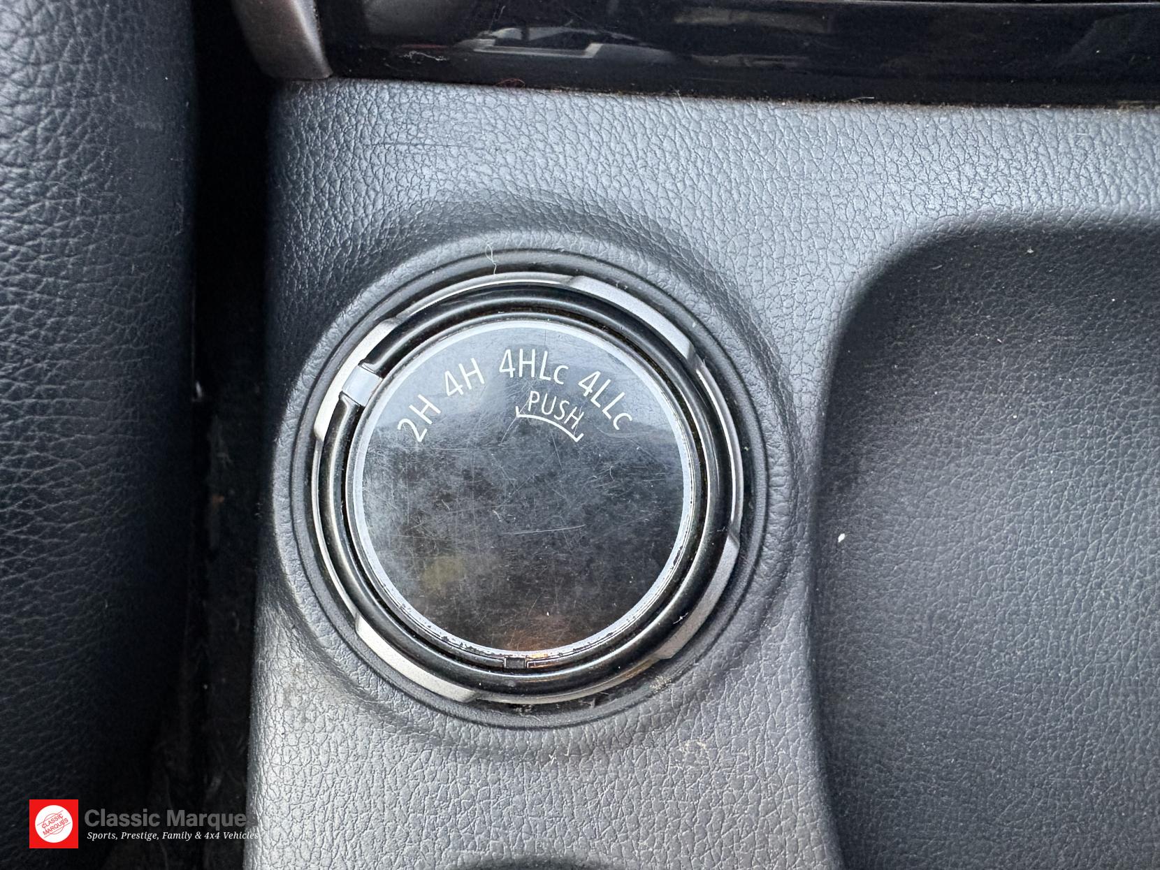 Mitsubishi L200 2.4 DI-D DC Barbarian Pickup Double Cab 4dr Diesel Manual 4WD Euro 6 (178 ps)