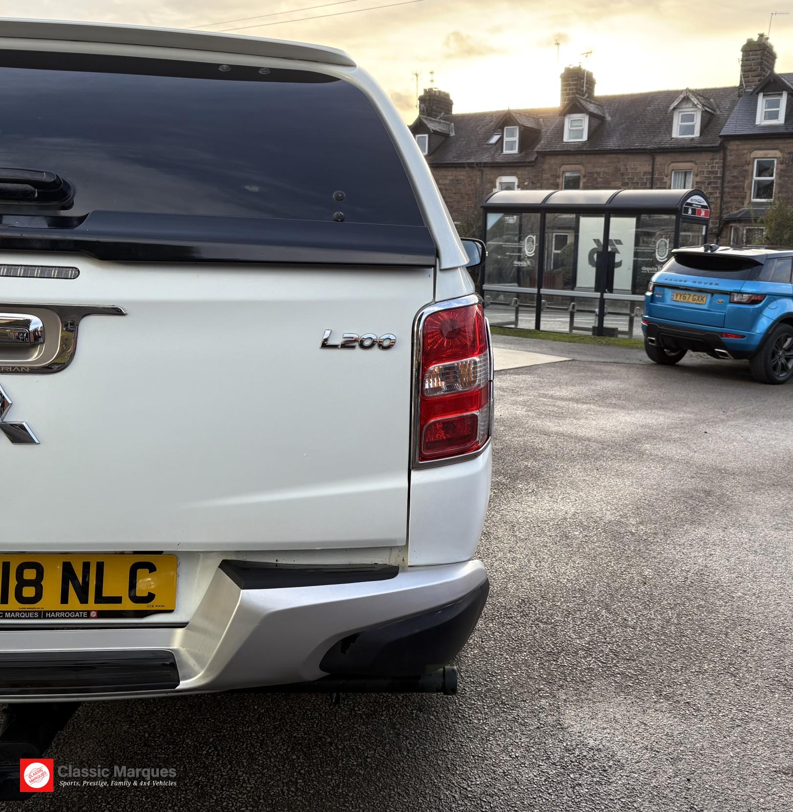 Mitsubishi L200 2.4 DI-D DC Barbarian Pickup Double Cab 4dr Diesel Manual 4WD Euro 6 (178 ps)