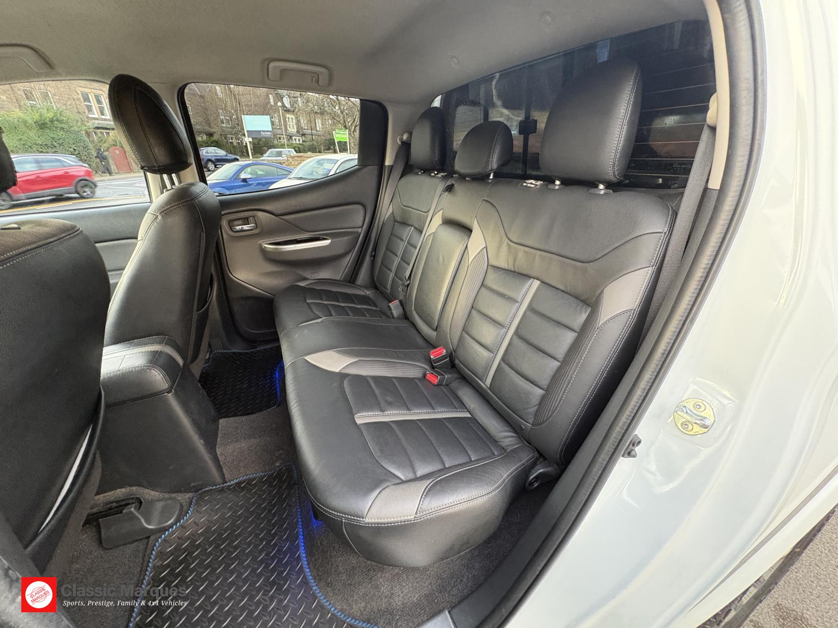 Mitsubishi L200 2.4 DI-D DC Barbarian Pickup Double Cab 4dr Diesel Manual 4WD Euro 6 (178 ps)