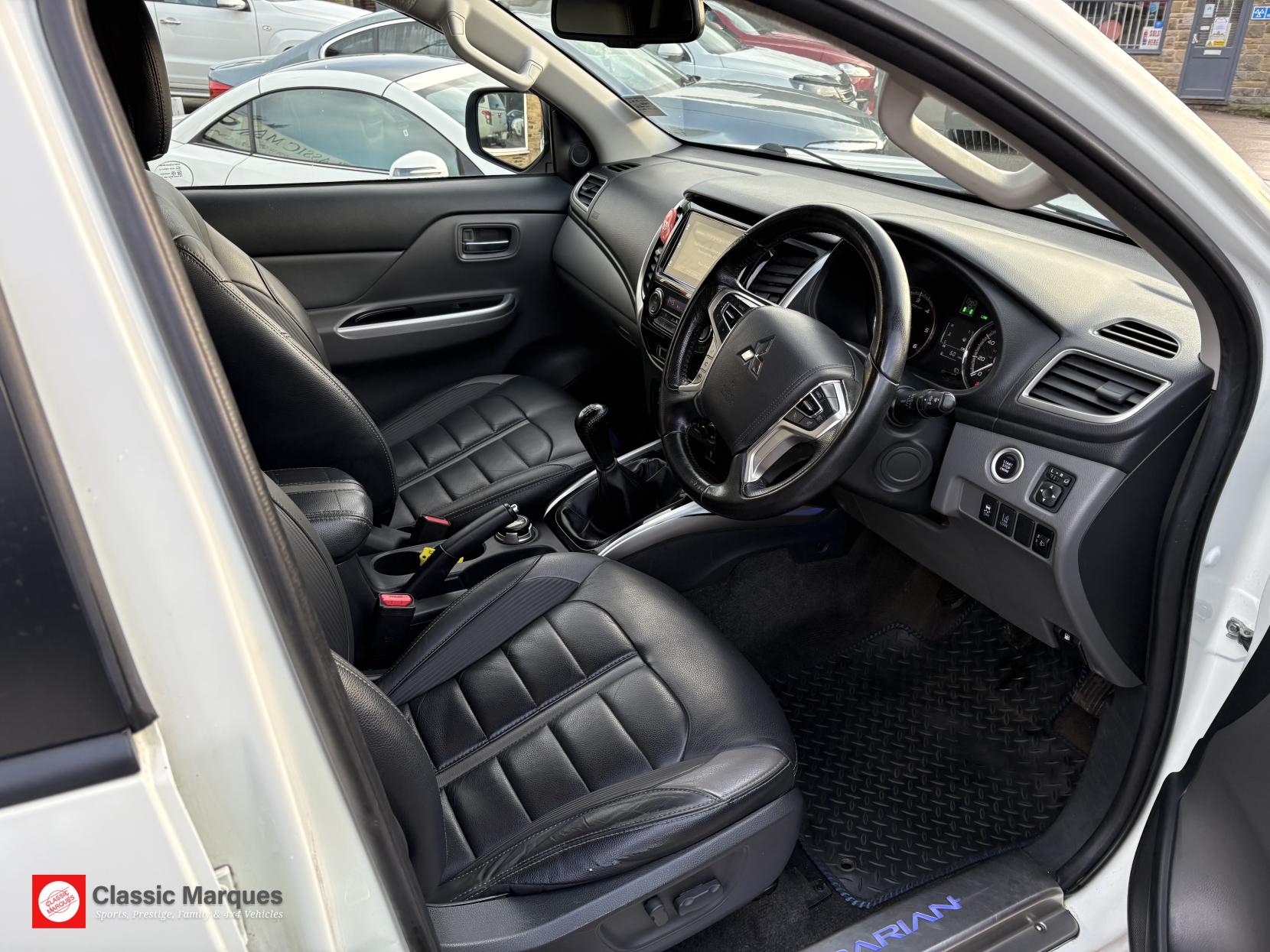 Mitsubishi L200 2.4 DI-D DC Barbarian Pickup Double Cab 4dr Diesel Manual 4WD Euro 6 (178 ps)