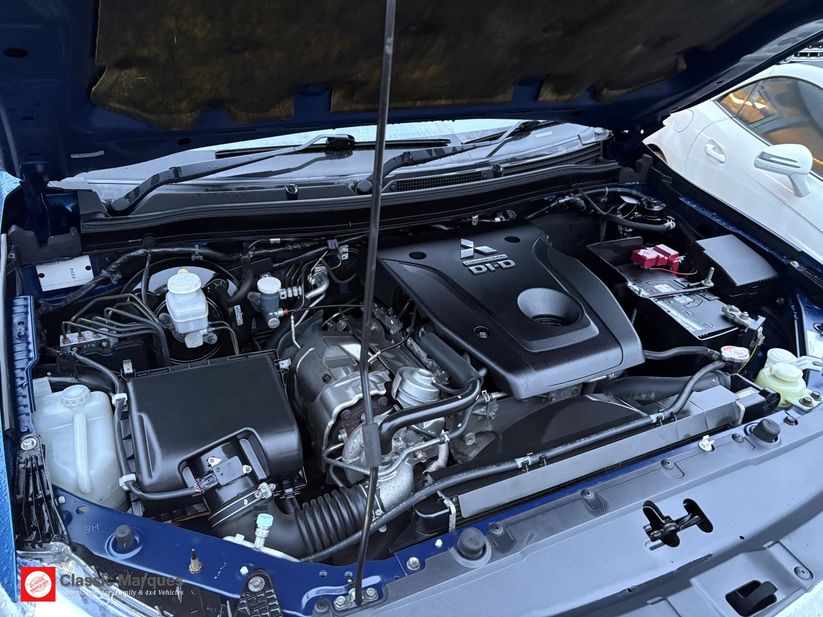 Mitsubishi L200 2.4 DI-D DC Barbarian Pickup Double Cab 4dr Diesel Manual 4WD Euro 5 (178 ps)