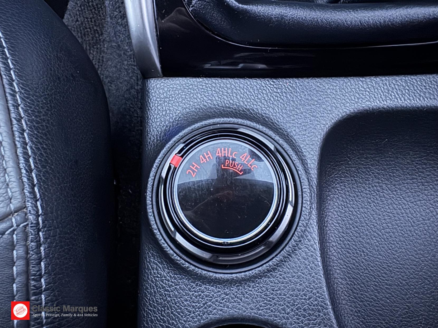 Mitsubishi L200 2.4 DI-D DC Barbarian Pickup Double Cab 4dr Diesel Manual 4WD Euro 5 (178 ps)