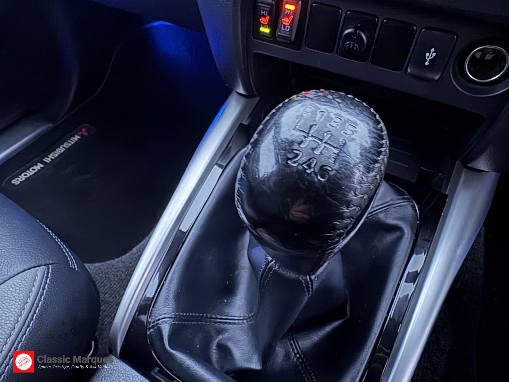 Mitsubishi L200 2.4 DI-D DC Barbarian Pickup Double Cab 4dr Diesel Manual 4WD Euro 5 (178 ps)