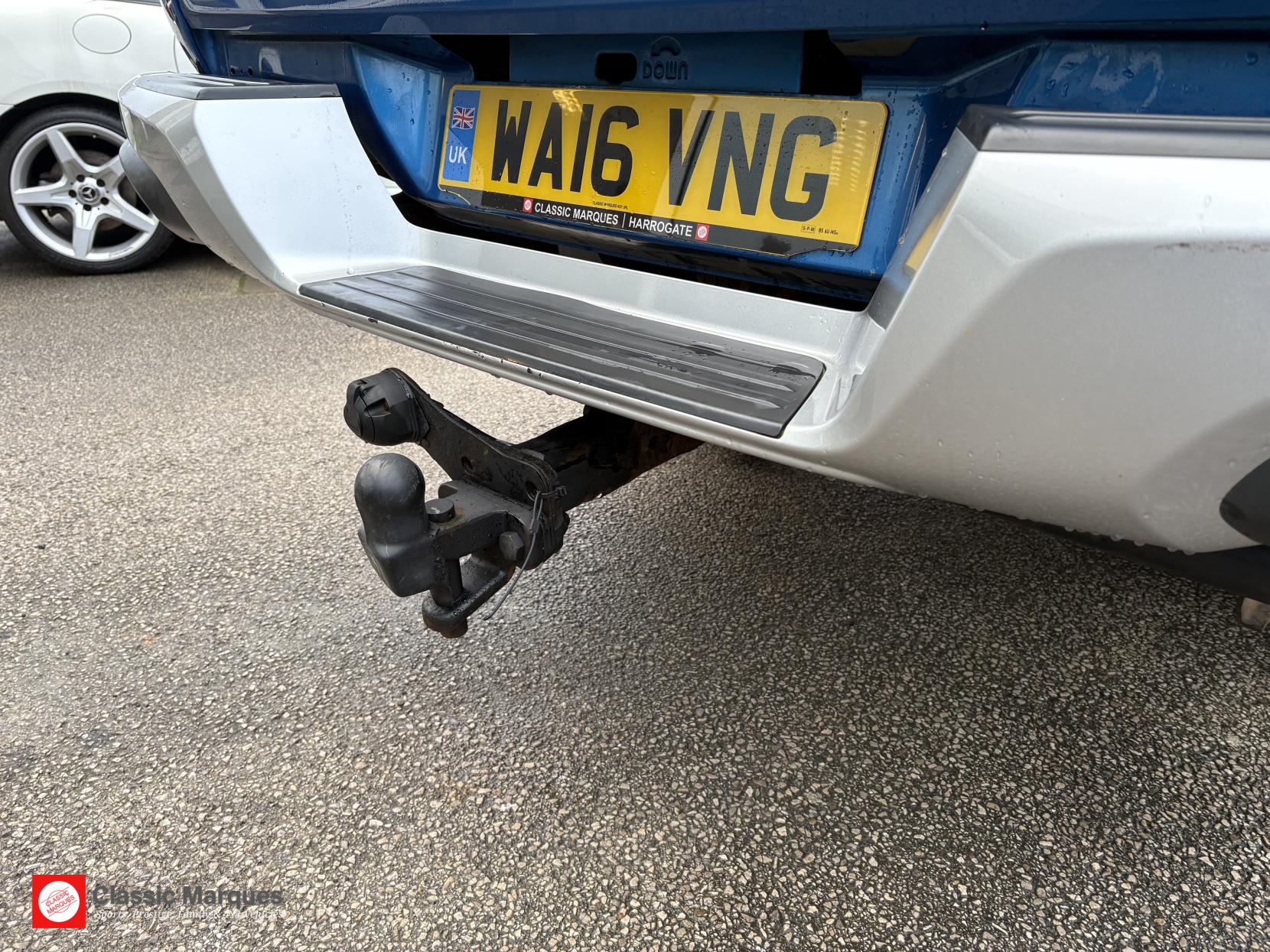 Mitsubishi L200 2.4 DI-D DC Barbarian Pickup Double Cab 4dr Diesel Manual 4WD Euro 5 (178 ps)