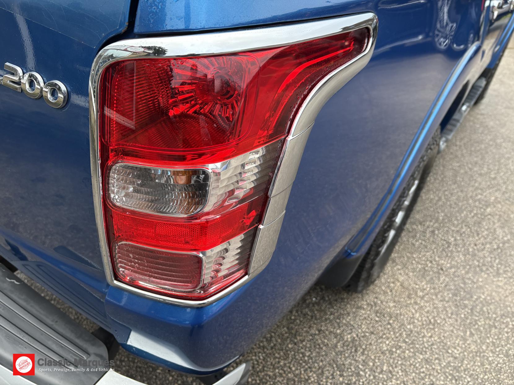 Mitsubishi L200 2.4 DI-D DC Barbarian Pickup Double Cab 4dr Diesel Manual 4WD Euro 5 (178 ps)