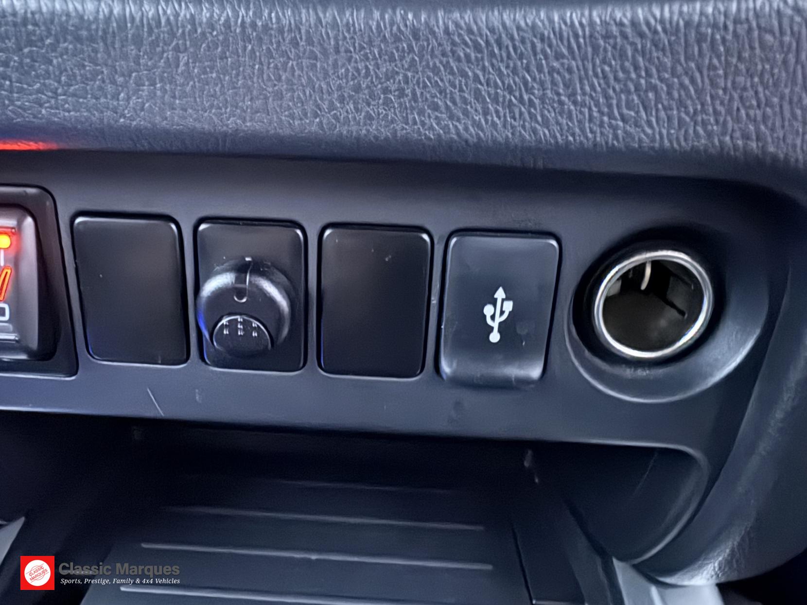 Mitsubishi L200 2.4 DI-D DC Barbarian Pickup Double Cab 4dr Diesel Manual 4WD Euro 5 (178 ps)