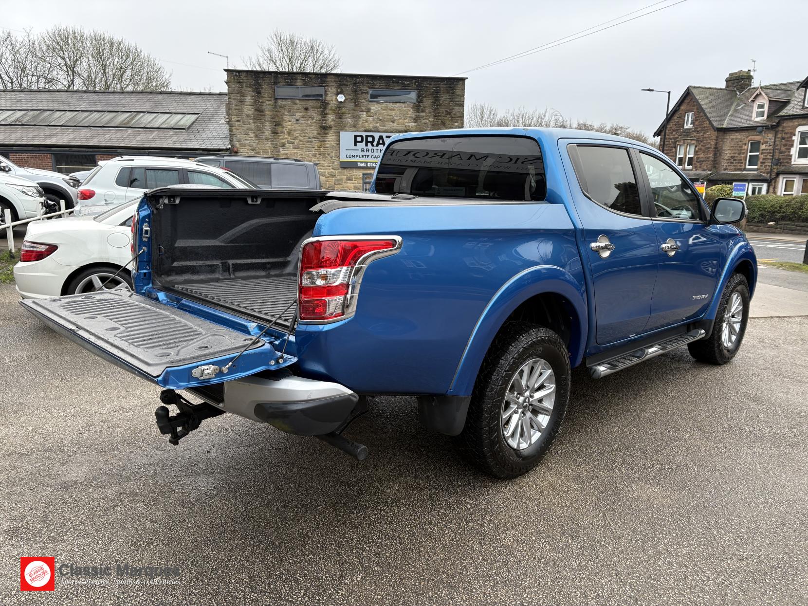 Mitsubishi L200 2.4 DI-D DC Barbarian Pickup Double Cab 4dr Diesel Manual 4WD Euro 5 (178 ps)