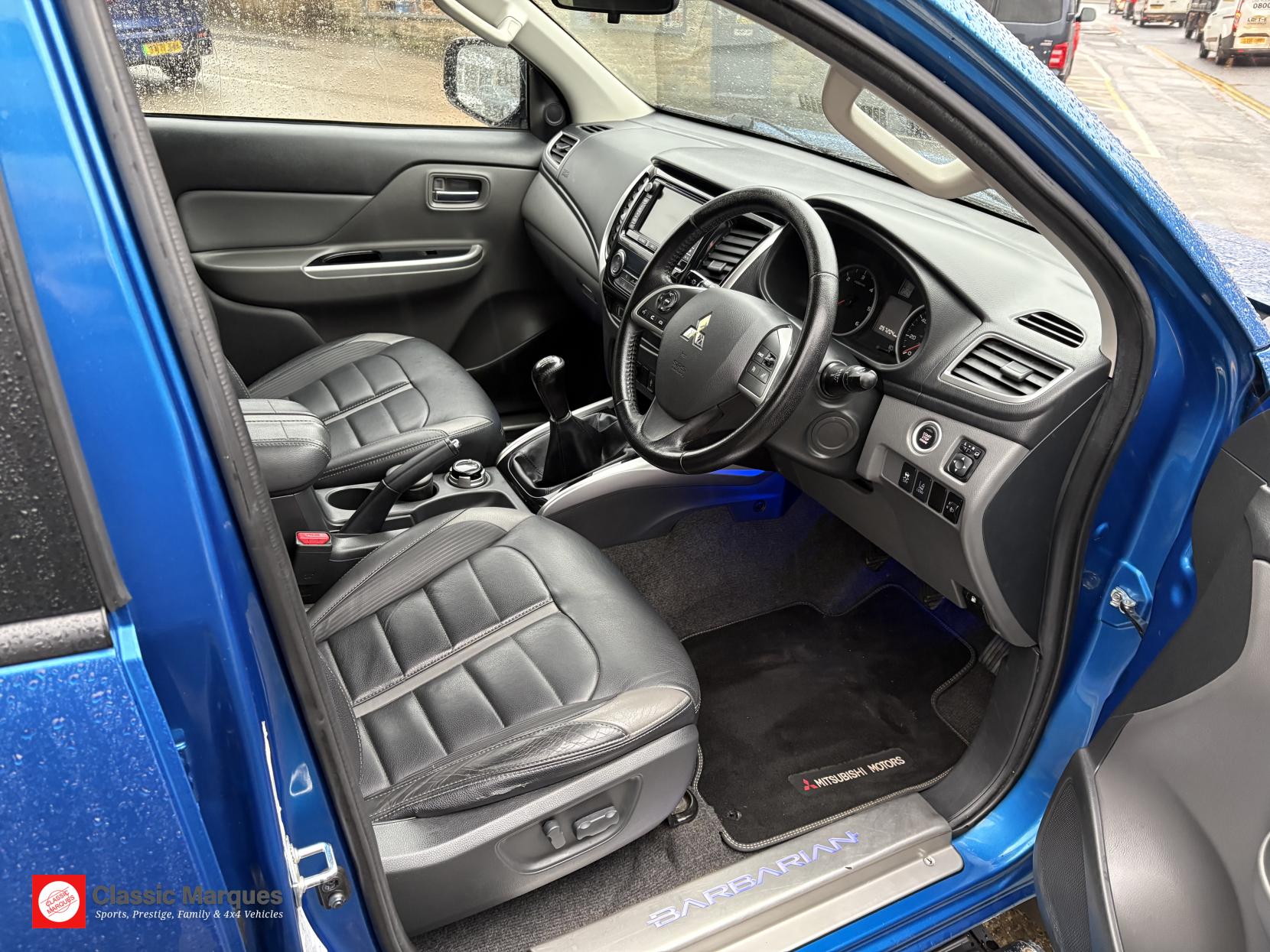 Mitsubishi L200 2.4 DI-D DC Barbarian Pickup Double Cab 4dr Diesel Manual 4WD Euro 5 (178 ps)