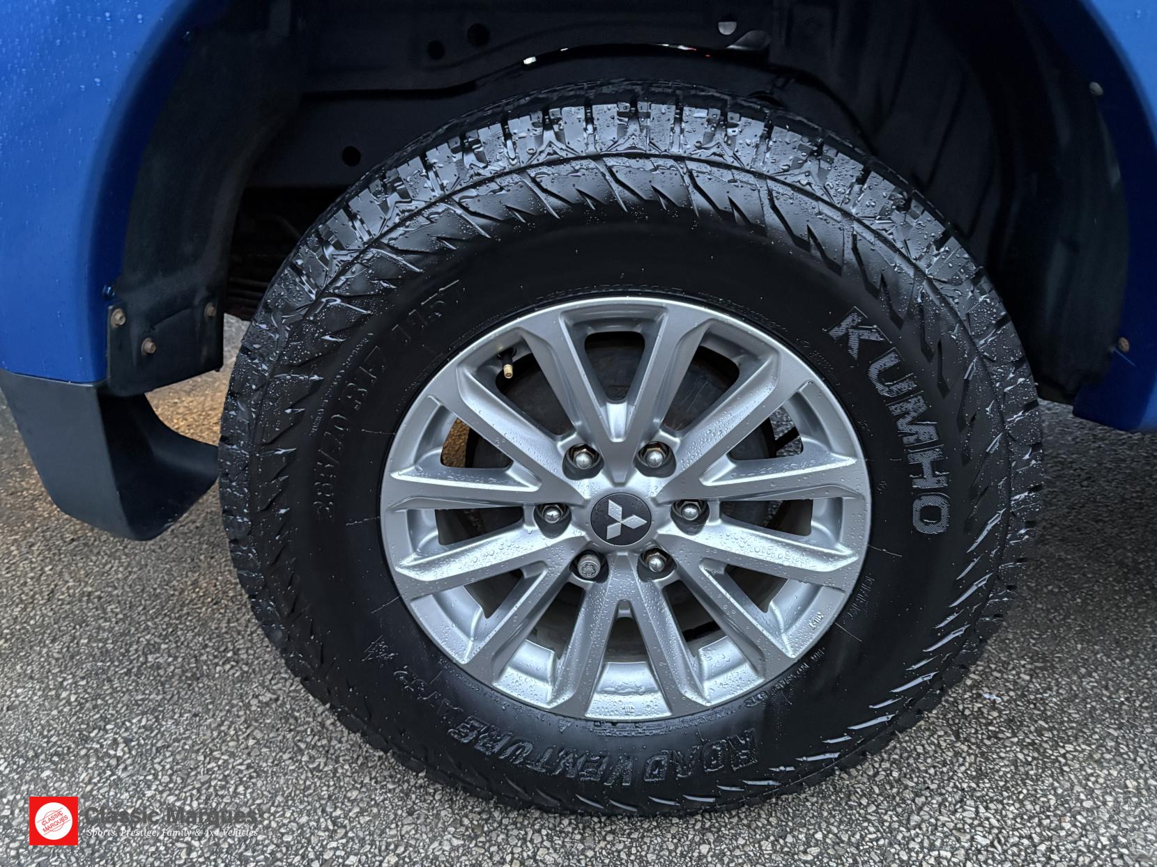 Mitsubishi L200 2.4 DI-D DC Barbarian Pickup Double Cab 4dr Diesel Manual 4WD Euro 5 (178 ps)