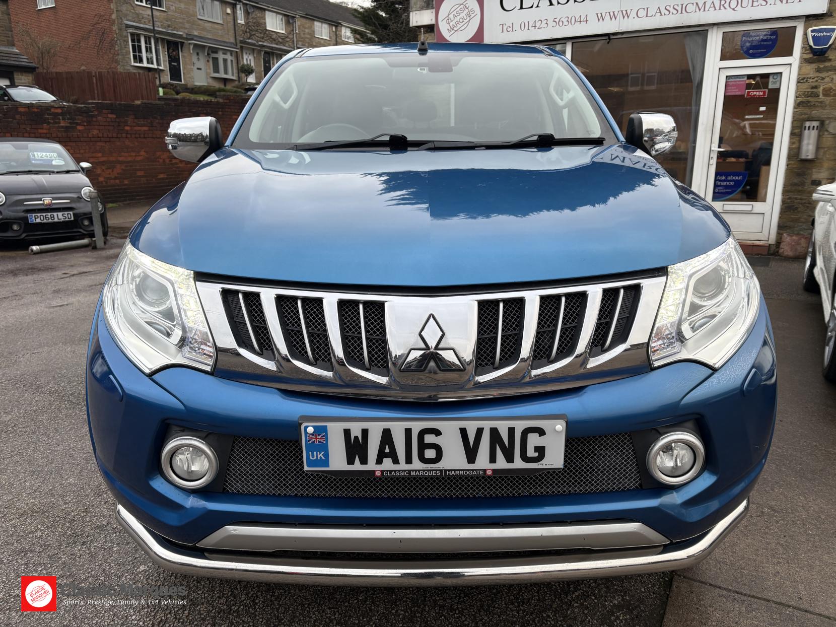 Mitsubishi L200 2.4 DI-D DC Barbarian Pickup Double Cab 4dr Diesel Manual 4WD Euro 5 (178 ps)