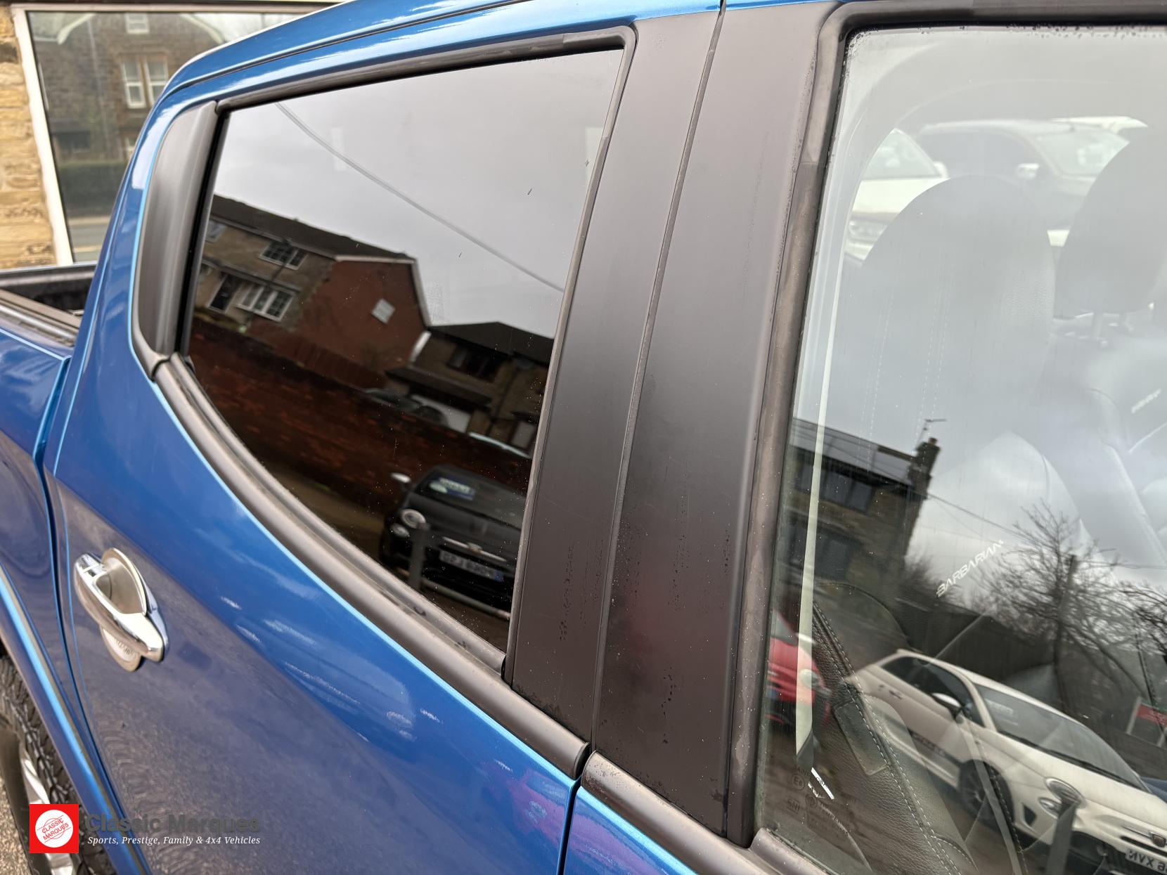 Mitsubishi L200 2.4 DI-D DC Barbarian Pickup Double Cab 4dr Diesel Manual 4WD Euro 5 (178 ps)