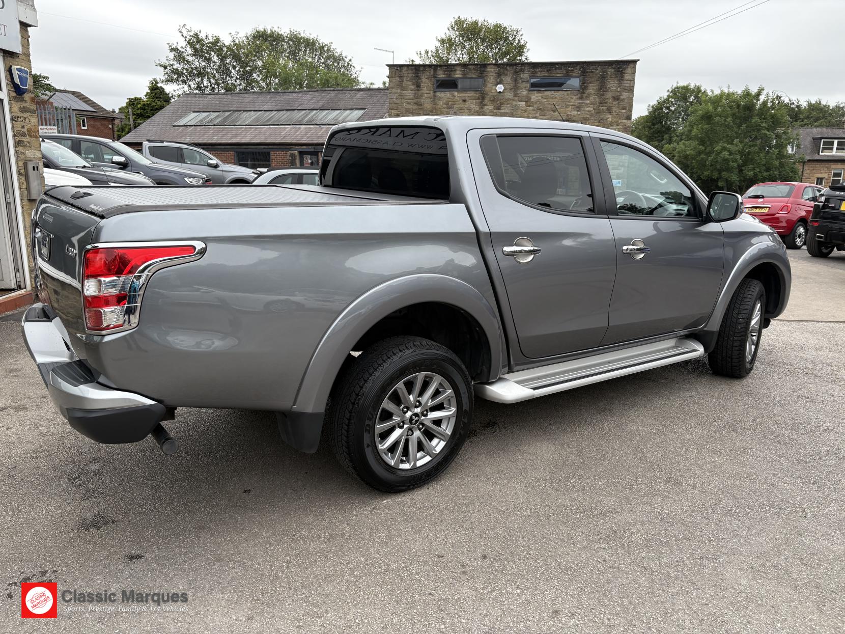 Mitsubishi L200 2.4 DI-D DC Barbarian Pickup Double Cab 4dr Diesel Auto 4WD Euro 6 (178 ps)