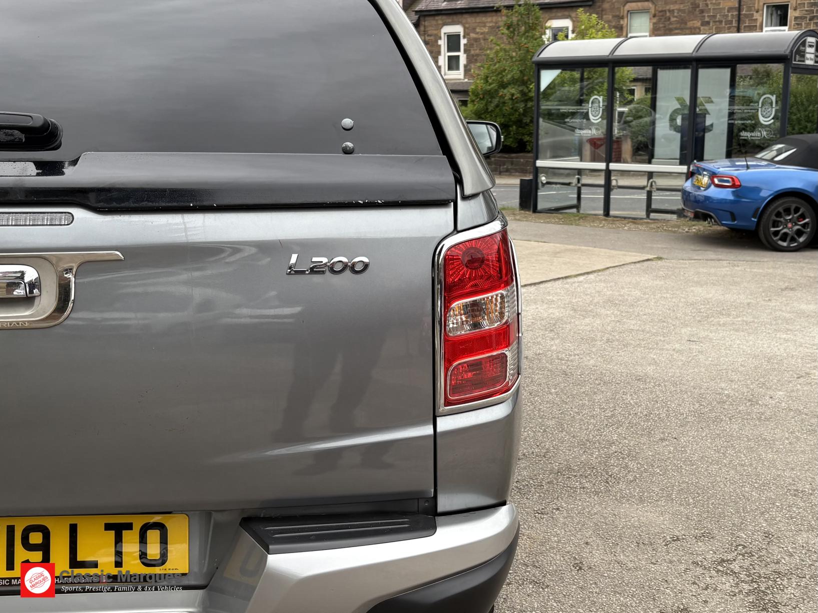 Mitsubishi L200 2.4 DI-D DC Barbarian Pickup Double Cab 4dr Diesel Auto 4WD Euro 6 (178 ps)
