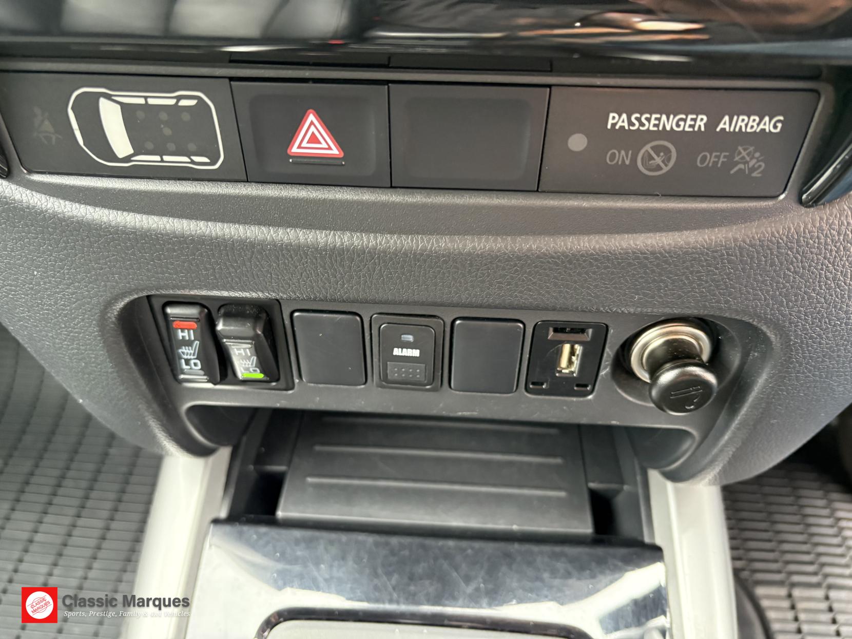 Mitsubishi L200 2.4 DI-D DC Warrior Pickup Double Cab 4dr Diesel Auto 4WD Euro 6 (178 ps)